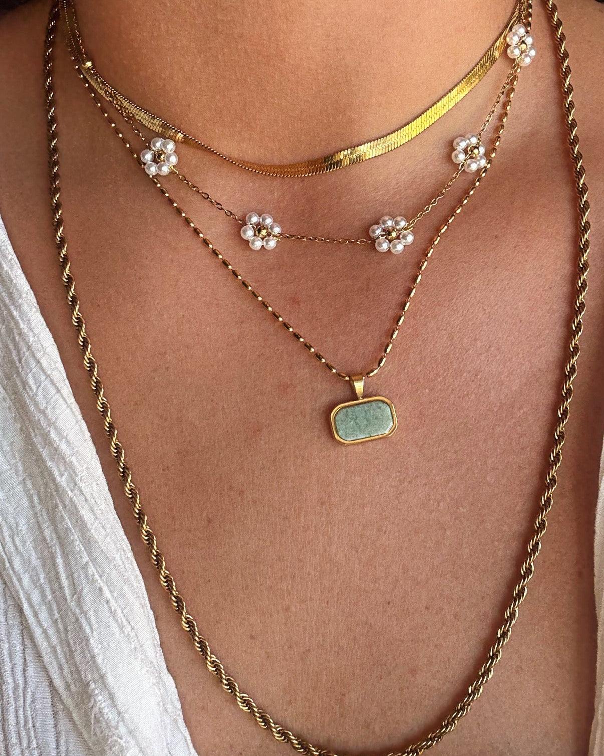 Gold Daisy Chain Necklace